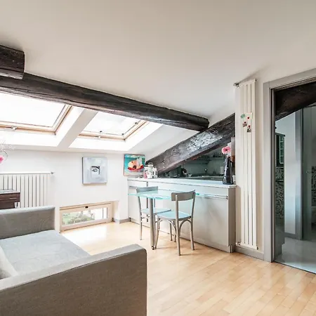 Lägenhet La Mansardina Di Giuly By Quokka 360 - Bright Attic In The Centre Of *